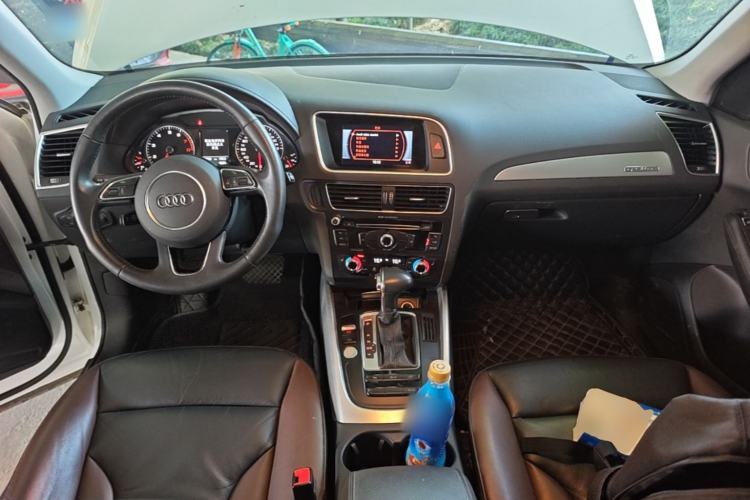 Used Audi Q5 2018 Collector's Edition 40 TFSI Technology Model Center Console