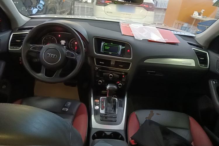 Used Audi Q5 2018 Collector's Edition 40 TFSI Technology Model Center Console