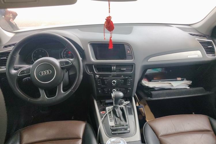 Used Audi Q5 2018 Collector's Edition 40 TFSI Ambition Model Center Console