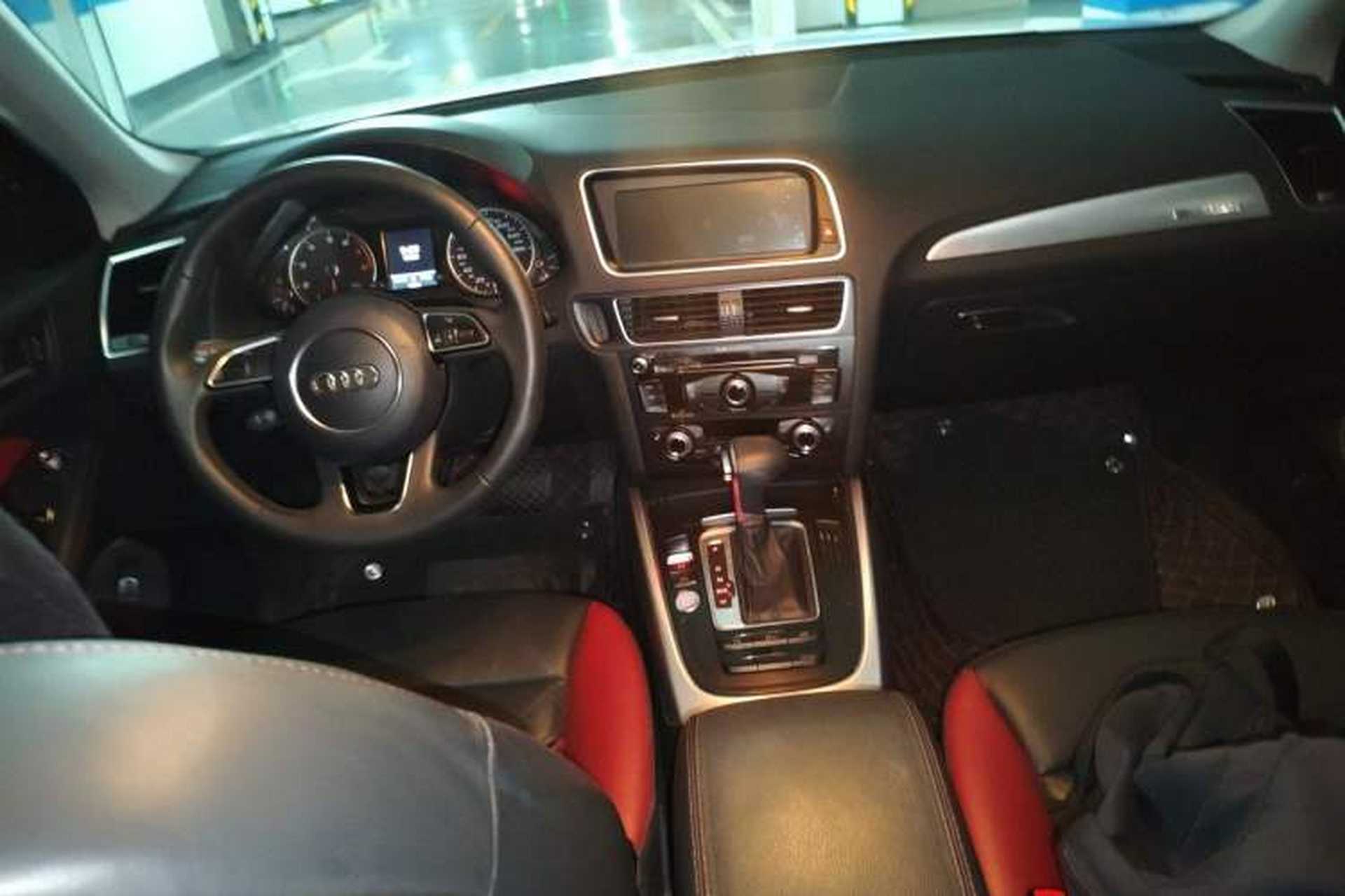 Used Audi Q5 2018 Collector's Edition 40 TFSI Technology Model Center Console