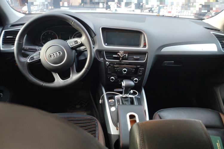 Used Audi Q5 2018 Collector's Edition 40 TFSI Technology Model Center Console