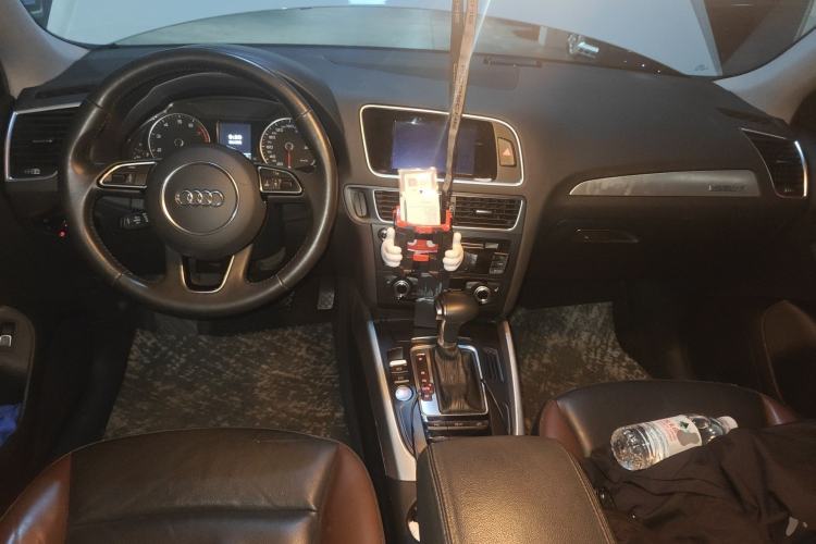 Used Audi Q5 2018 Collector's Edition 40 TFSI Technology Model Center Console