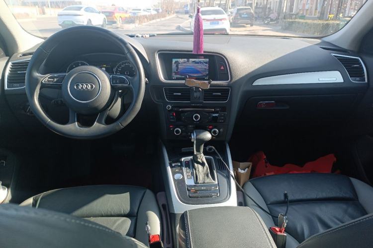 Used Audi Q5 2018 Collector's Edition 40 TFSI Technology Model Center Console