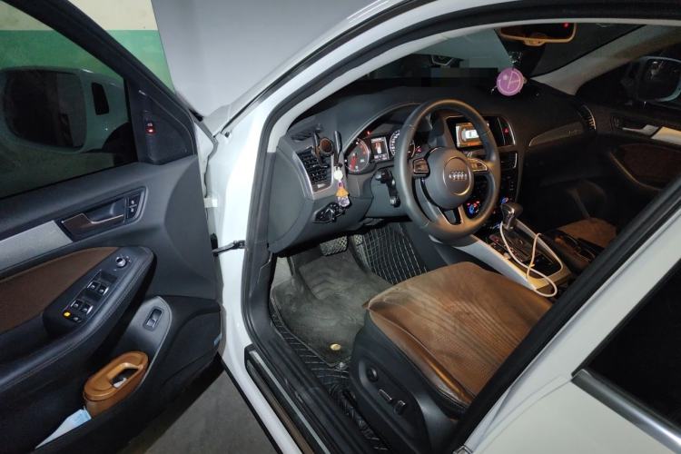 Used Audi Q5 2018 Collector's Edition 40 TFSI Technology Model Driver Seat