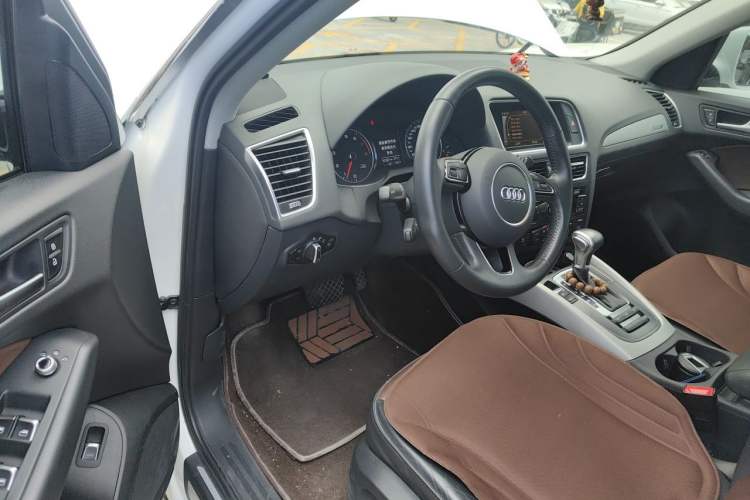 Used Audi Q5 2018 Collector's Edition 40 TFSI Ambition Model Driver Seat