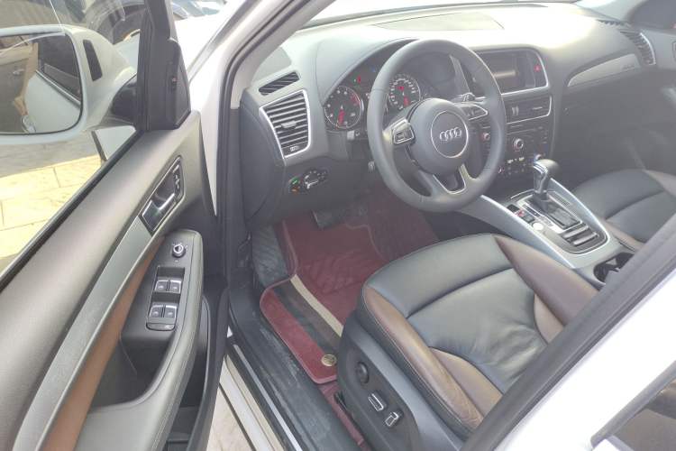 Used Audi Q5 2018 Collector's Edition 40 TFSI Technology Model Driver Seat