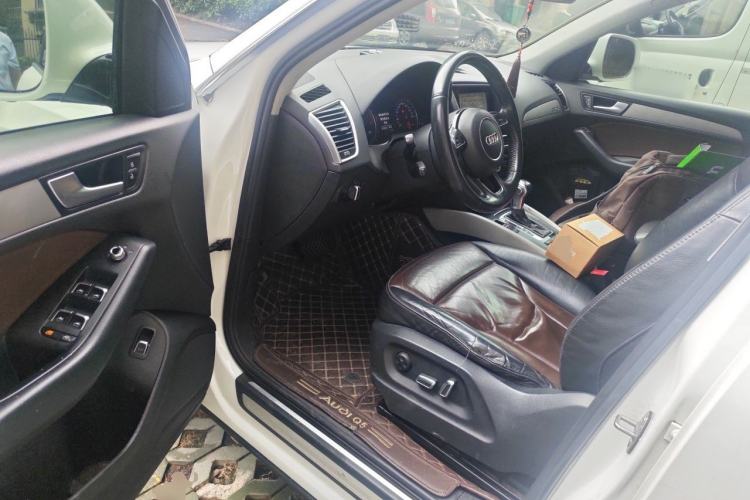 Used Audi Q5 2018 Collector's Edition 40 TFSI Ambition Model Driver Seat