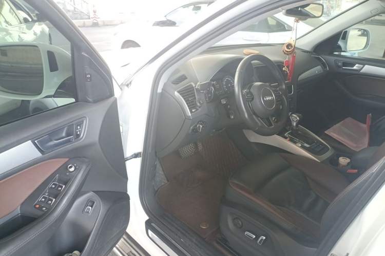 Used Audi Q5 2018 Collector's Edition 40 TFSI Technology Model Driver Seat