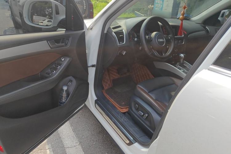 Used Audi Q5 2018 Collector's Edition 40 TFSI Technology Model Driver Seat