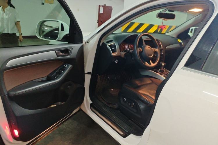 Used Audi Q5 2018 Collector's Edition 40 TFSI Technology Model Driver Seat