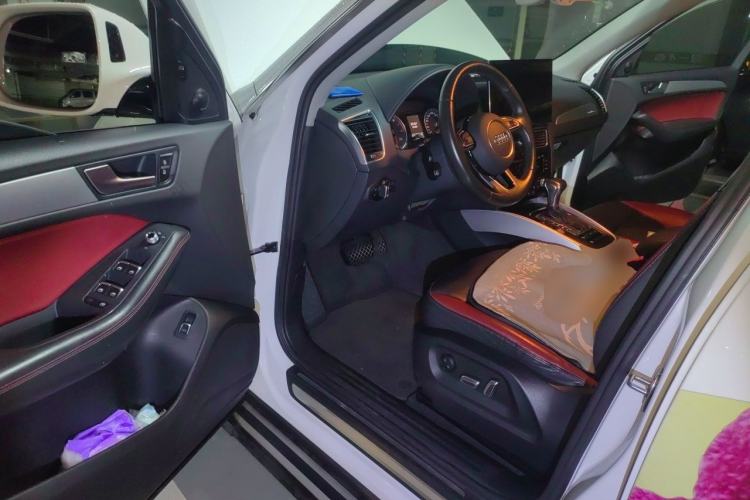 Used Audi Q5 2018 Collector's Edition 40 TFSI Technology Model Driver Seat