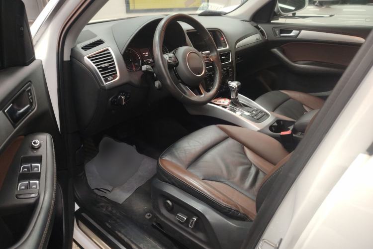 Used Audi Q5 2018 Collector's Edition 40 TFSI Technology Model Driver Seat