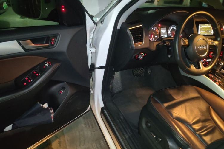 Used Audi Q5 2018 Collector's Edition 40 TFSI Technology Model Driver Seat