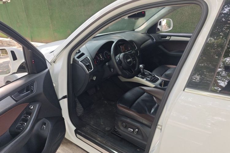 Used Audi Q5 2018 Collector's Edition 40 TFSI Technology Model Driver Seat