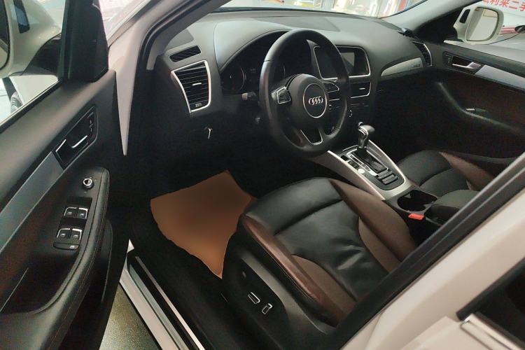 Used Audi Q5 2018 Collector's Edition 40 TFSI Technology Model Driver Seat