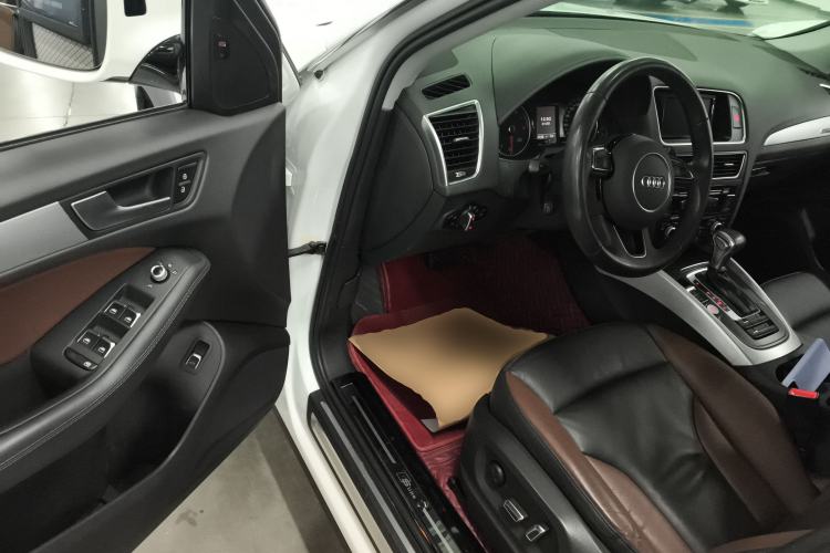 Used Audi Q5 2018 Collector's Edition 40 TFSI Technology Model Driver Seat