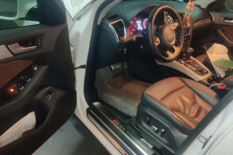 Used Audi Q5 2018 Collector's Edition 40 TFSI Technology Model Driver Seat