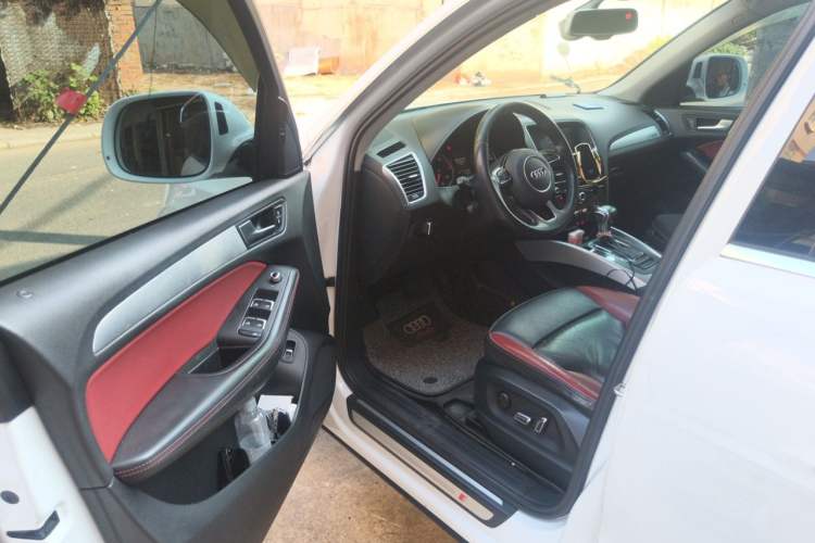 Used Audi Q5 2018 Collector's Edition 40 TFSI Technology Model Driver Seat