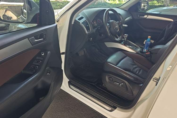 Used Audi Q5 2018 Collector's Edition 40 TFSI Technology Model Driver Seat