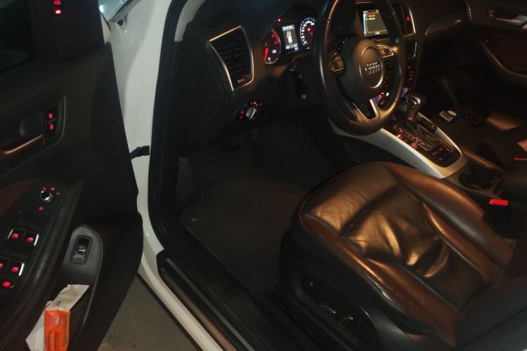 Used Audi Q5 2018 Collector's Edition 40 TFSI Technology Model Driver Seat