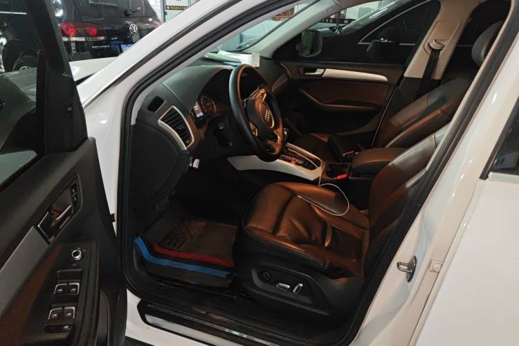 Used Audi Q5 2018 Collector's Edition 40 TFSI Technology Model Driver Seat