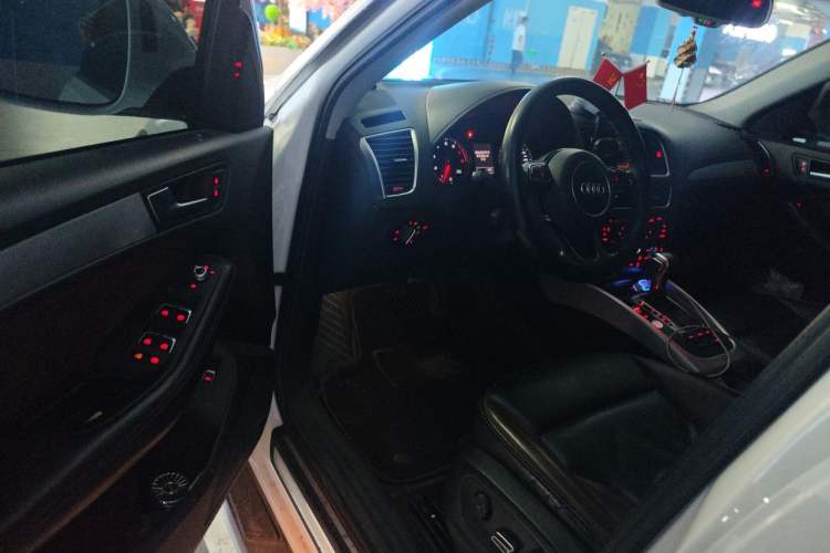 Used Audi Q5 2018 Collector's Edition 40 TFSI Technology Model Driver Seat