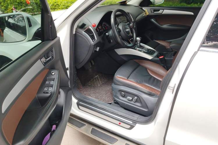 Used Audi Q5 2018 Collector's Edition 40 TFSI Technology Model Driver Seat