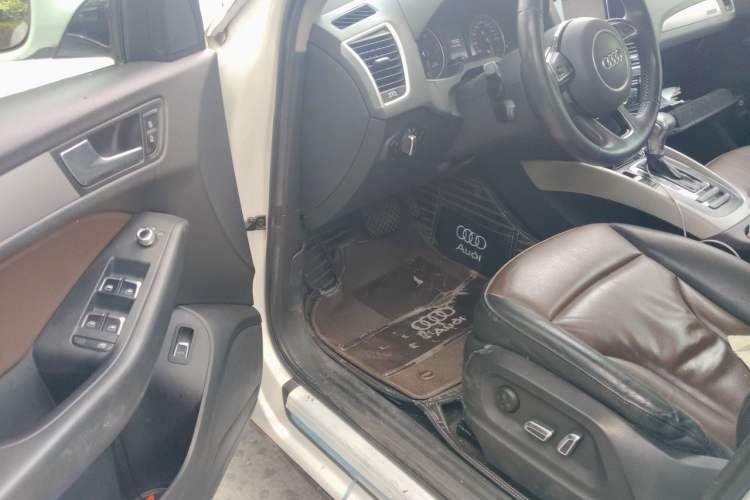 Used Audi Q5 2018 Collector's Edition 40 TFSI Ambition Model Driver Seat