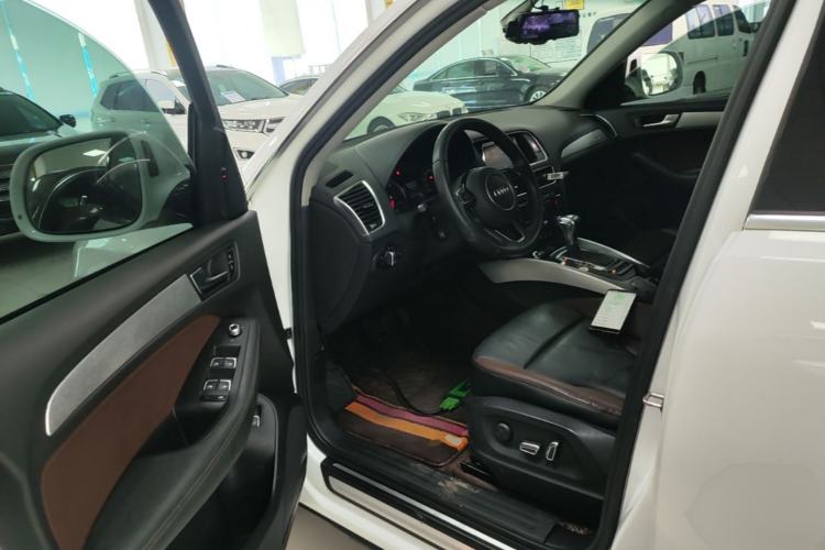 Used Audi Q5 2018 Collector's Edition 40 TFSI Technology Model Driver Seat