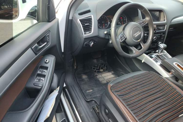 Used Audi Q5 2018 Collector's Edition 40 TFSI Technology Model Driver Seat