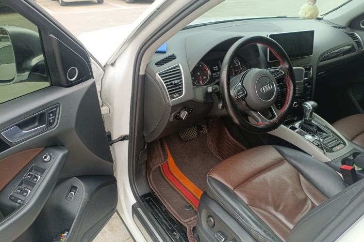 Used Audi Q5 2018 Collector's Edition 40 TFSI Ambition Model Driver Seat