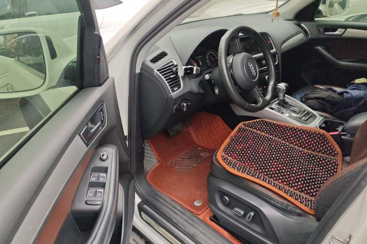 Used Audi Q5 2018 Collector's Edition 40 TFSI Technology Model Driver Seat