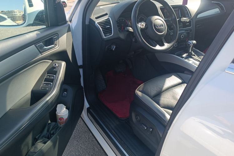 Used Audi Q5 2018 Collector's Edition 40 TFSI Technology Model Driver Seat