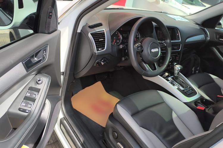 Used Audi Q5 2018 Collector's Edition 40 TFSI Technology Model Driver Seat