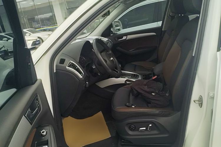 Used Audi Q5 2018 Collector's Edition 40 TFSI Technology Model Driver Seat