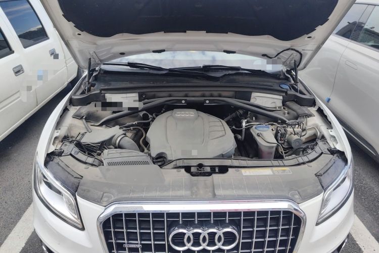 Used Audi Q5 2018 Collector's Edition 40 TFSI Ambition Model Engine Bay