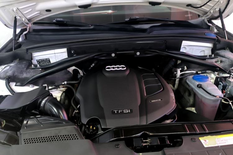 Used Audi Q5 2018 Collector's Edition 40 TFSI Technology Model Engine Bay