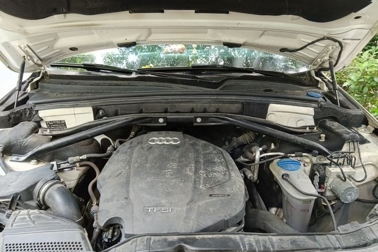 Used Audi Q5 2018 Collector's Edition 40 TFSI Technology Model Engine Bay