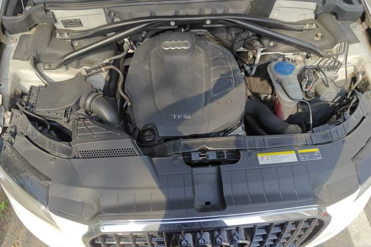 Used Audi Q5 2018 Collector's Edition 40 TFSI Technology Model Engine Bay