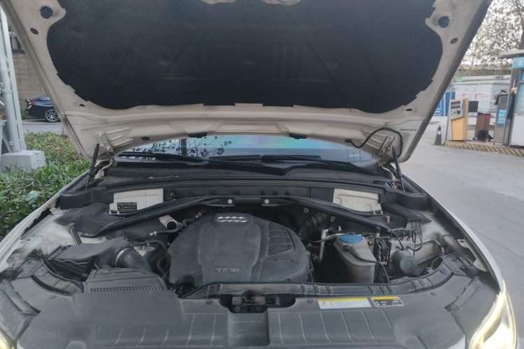 Used Audi Q5 2018 Collector's Edition 40 TFSI Technology Model Engine Bay