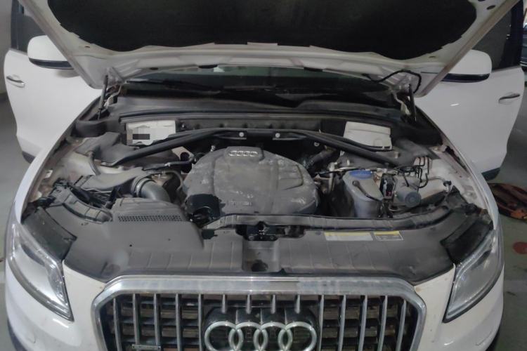 Used Audi Q5 2018 Collector's Edition 40 TFSI Technology Model Engine Bay