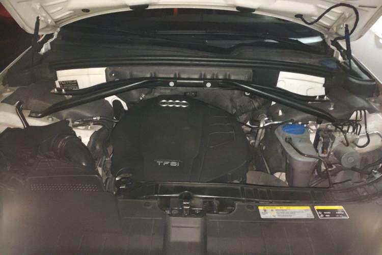 Used Audi Q5 2018 Collector's Edition 40 TFSI Ambition Model Engine Bay