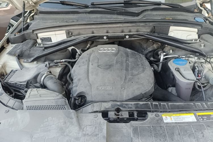 Used Audi Q5 2018 Collector's Edition 40 TFSI Ambition Model Engine Bay