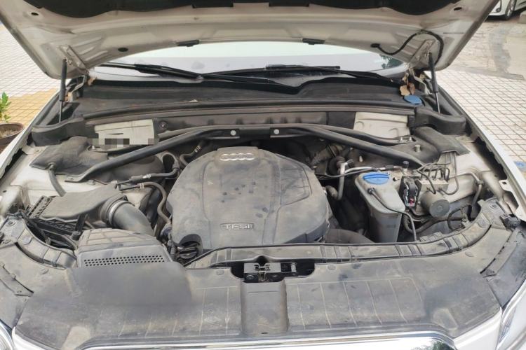 Used Audi Q5 2018 Collector's Edition 40 TFSI Technology Model Engine Bay
