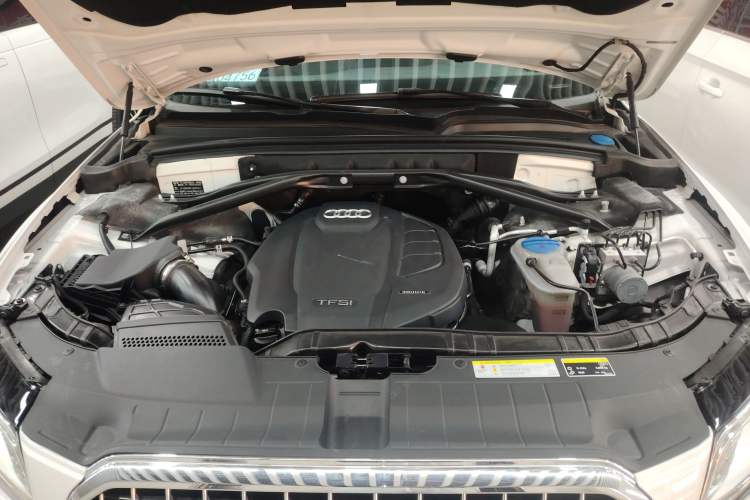 Used Audi Q5 2018 Collector's Edition 40 TFSI Technology Model Engine Bay