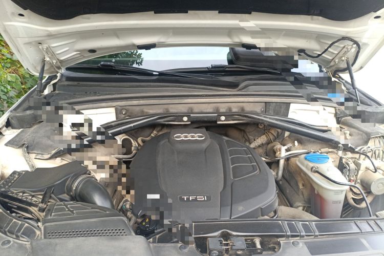 Used Audi Q5 2018 Collector's Edition 40 TFSI Ambition Model Engine Bay