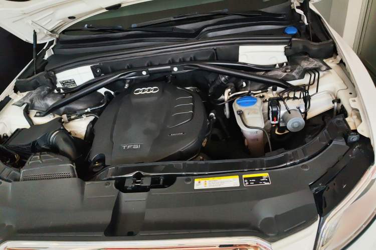 Used Audi Q5 2018 Collector's Edition 40 TFSI Technology Model Engine Bay