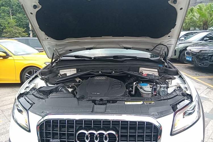 Used Audi Q5 2018 Collector's Edition 40 TFSI Technology Model Engine Bay