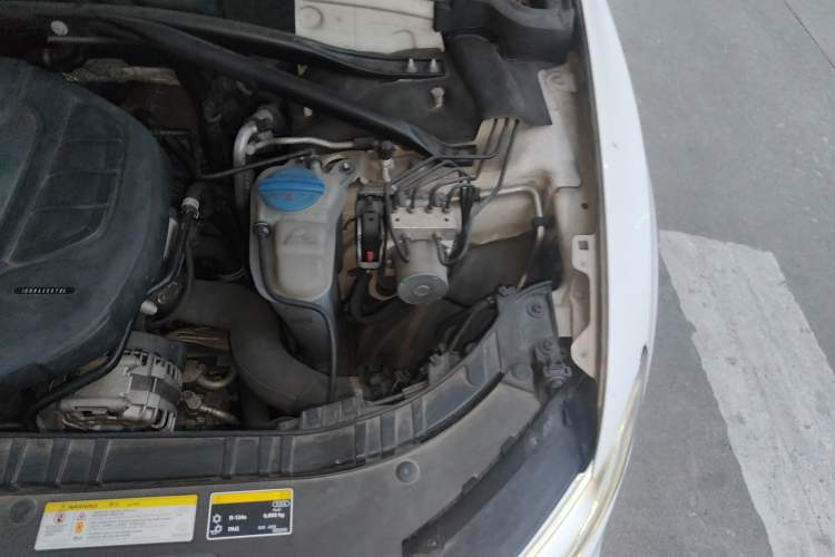Used Audi Q5 2018 Collector's Edition 40 TFSI Technology Model Engine Bay Left