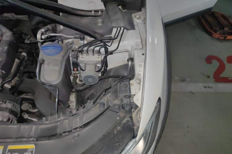 Used Audi Q5 2018 Collector's Edition 40 TFSI Technology Model Engine Bay Left